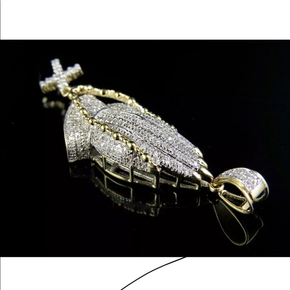 10k yellow gold diamond praying hands pendant - Picture 2 of 8